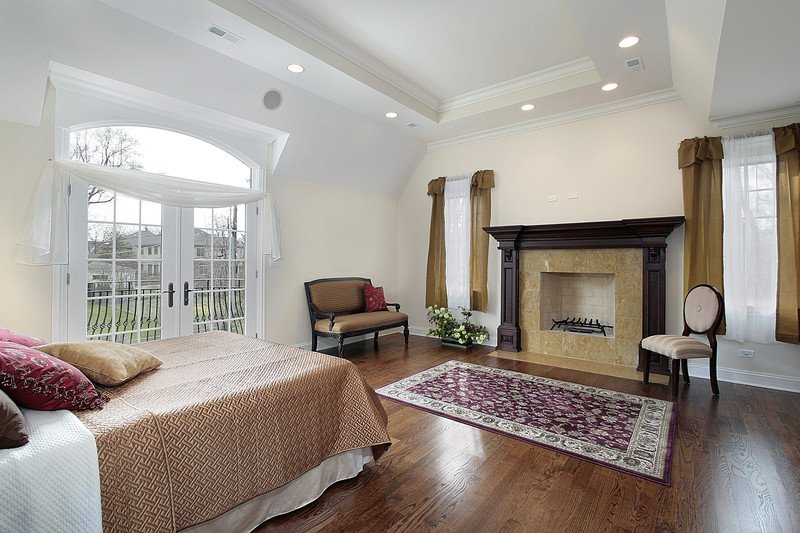 Hardwood flooring refinishing in bedroom